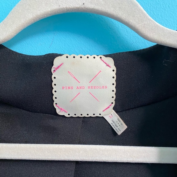 Cropped Black Blazer - Picture 3 of 5